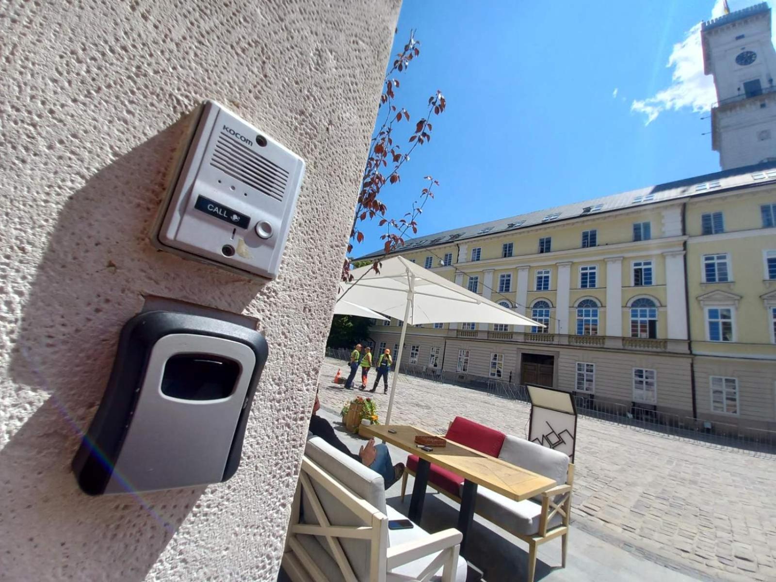 Peaceful Studio On Rynok Square Lviv Extérieur photo